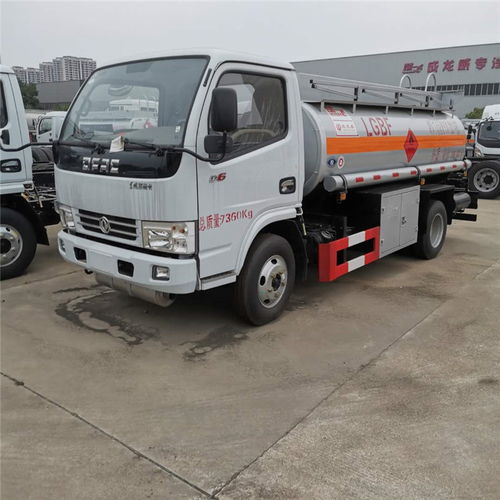 東風(fēng)流動加油車與5噸油罐車 濮陽上戶服務(wù)全解析，助力攪拌車高效運(yùn)營